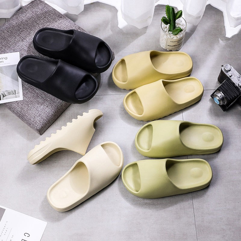 Fashionable Summer Men&#39;s Slippers New Women&#39;s Home Slippers Indoor Breathable Couple Slippers Outdoor Leisure Flip Flops  Yeezy